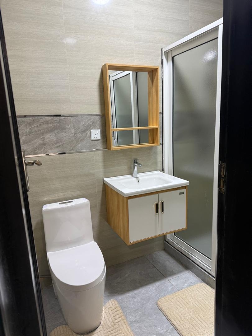 Contemporary lodge bathroom with timber details